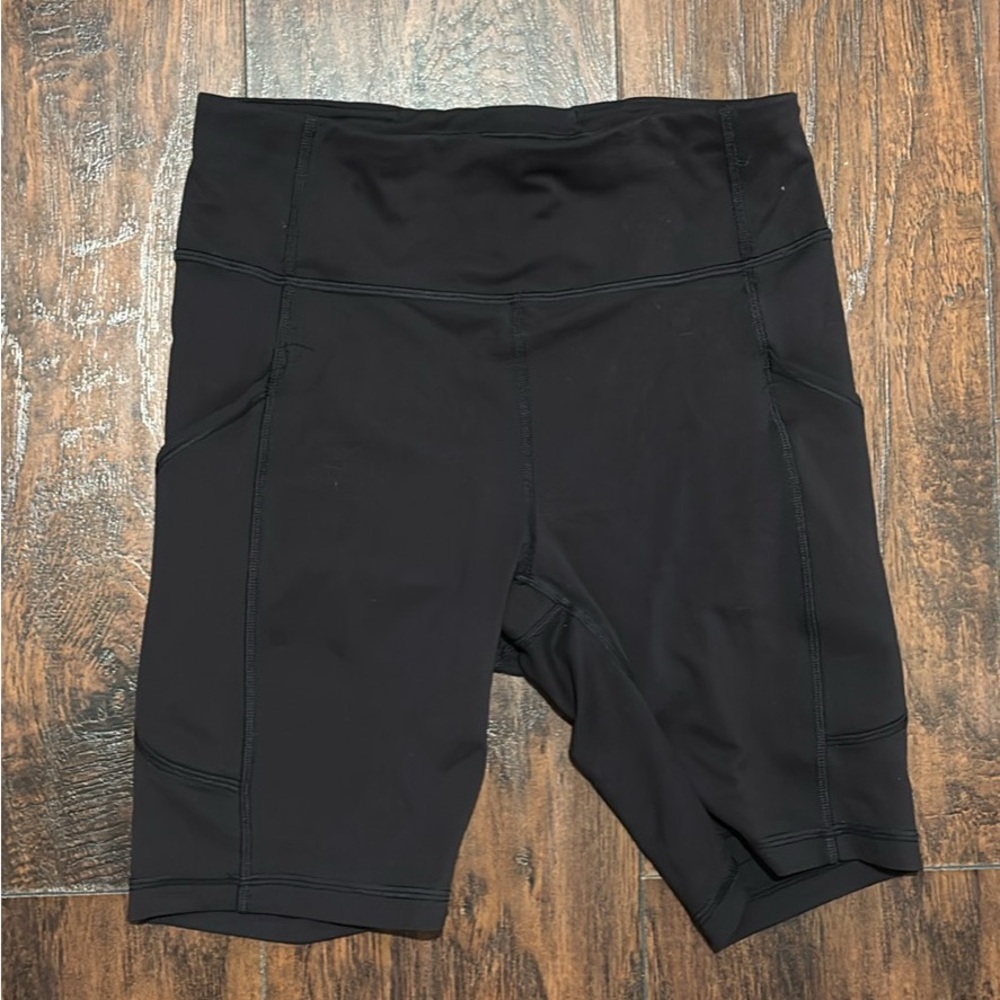 Lululemon biker shorts black size 6 8” inseam